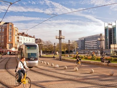 Tram à la gare de Grenoble 