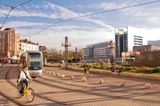 Tram à la gare de Grenoble 