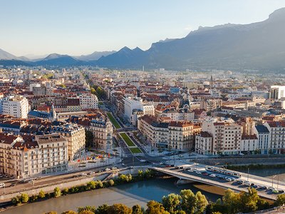 Vue du cours Jean Jaurès depuis la Bastille à Grenoble 