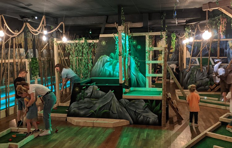 Pachamama Golf Indoor & Jungle Bar